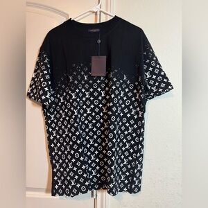 XL New Louis Vuitton Black and White Monogram T-Shirt